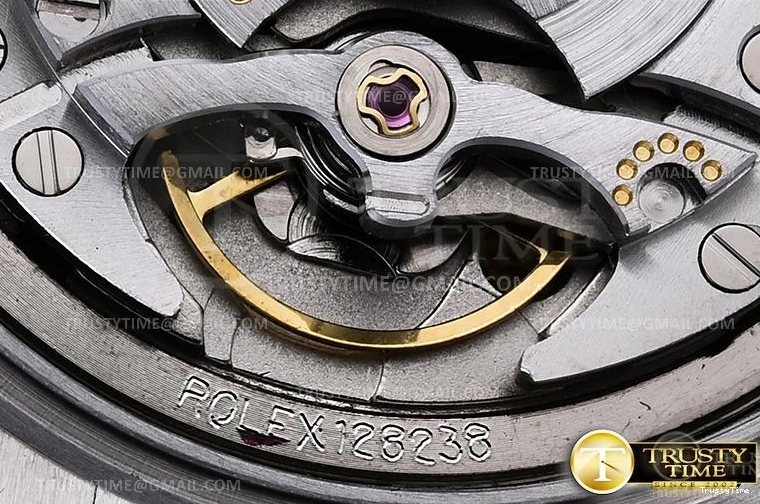 1019 RDD0224F – DayDate 36mm Vibrant 705